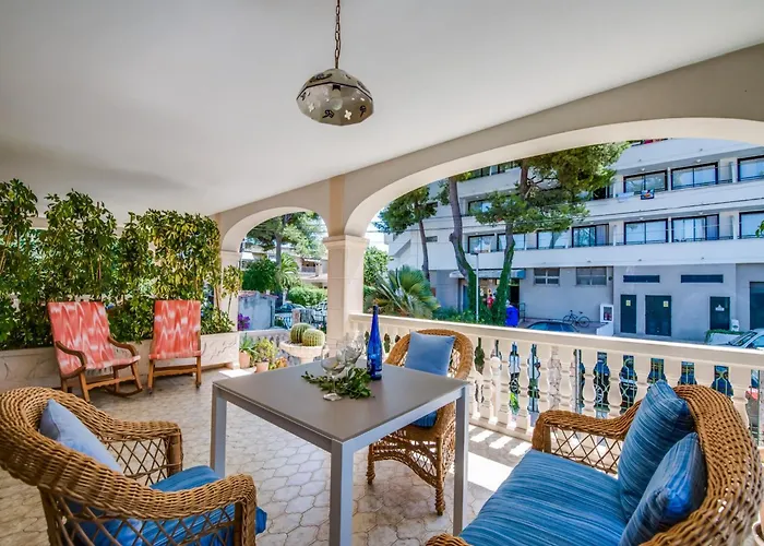 Picturesque Holiday Home Near Harbor